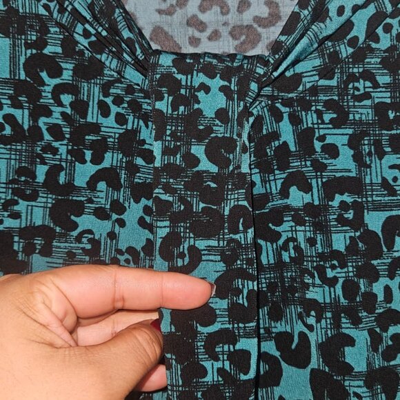 L Covington Essentials Sleeveless blouse - Picture 2 of 3